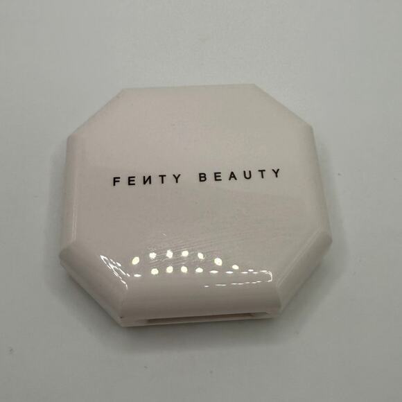 Fenty Beauty Pro Filt’r Soft Matte Powder Foundation 9.1g/0.32Oz - Picture 2 of 4